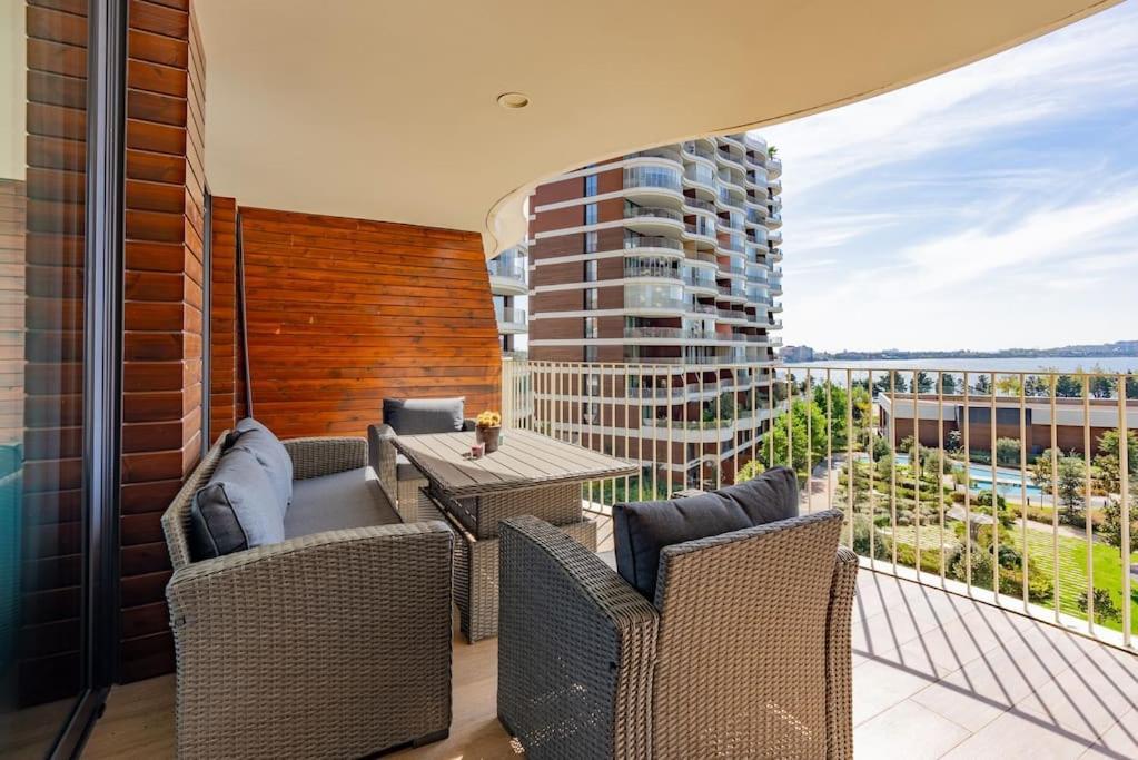 Golden Stones House Sea And Lake View イスタンブール エクステリア 写真