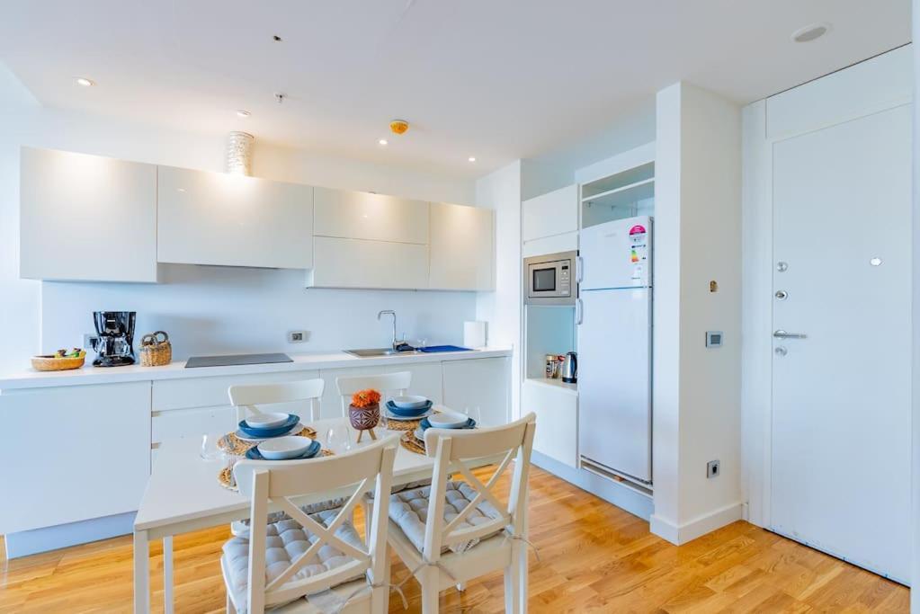 Golden Stones House Sea And Lake View イスタンブール エクステリア 写真