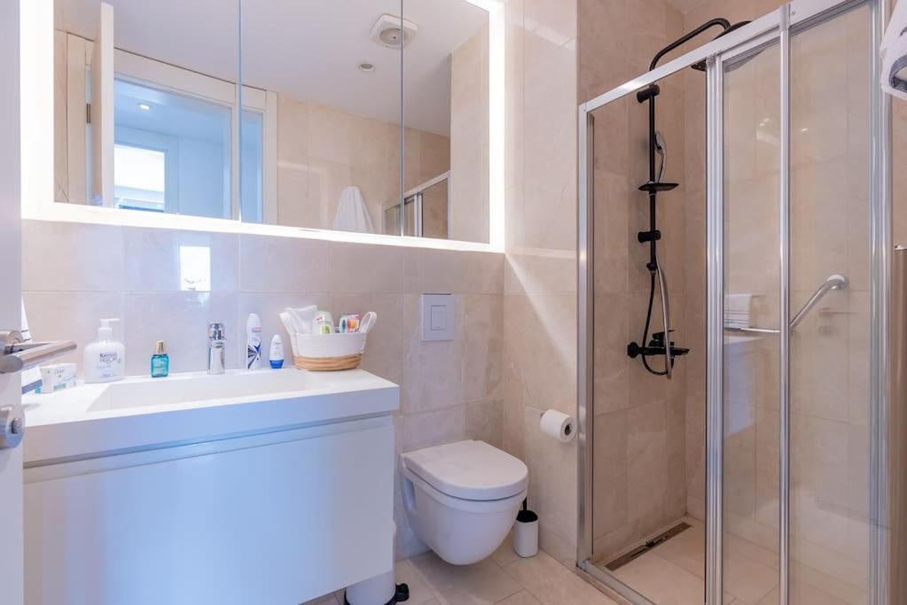 Golden Stones House Sea And Lake View イスタンブール エクステリア 写真