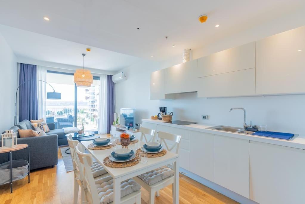 Golden Stones House Sea And Lake View イスタンブール エクステリア 写真