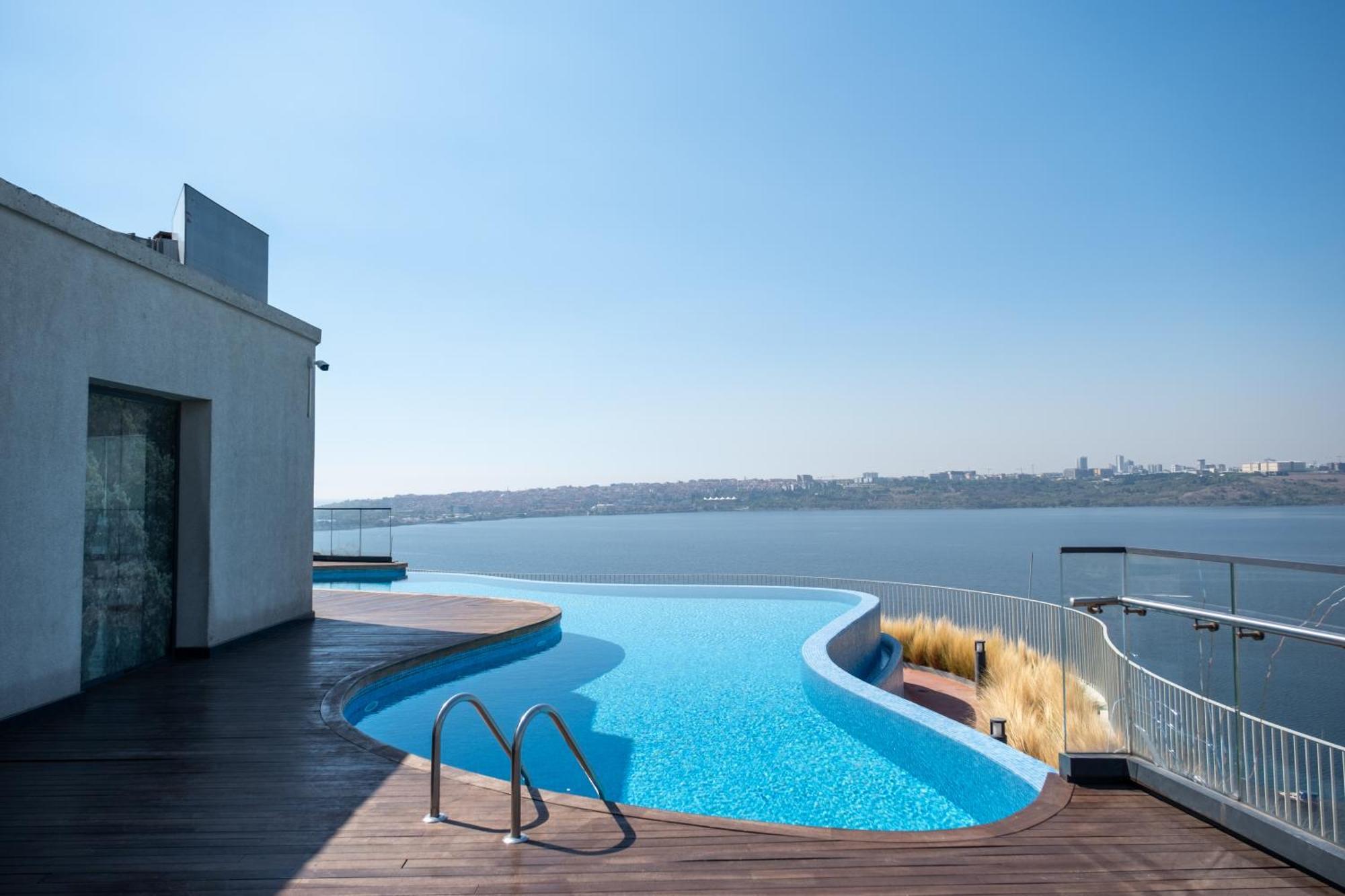 Golden Stones House Sea And Lake View イスタンブール エクステリア 写真
