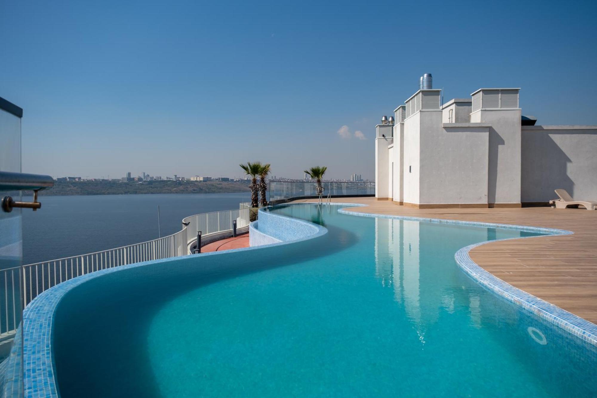 Golden Stones House Sea And Lake View イスタンブール エクステリア 写真